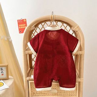 Áo liền quần màu đỏ truyền thống Trung Quốc cho bé - Bộ áo liền quần sườn xám mềm mượt có tua rua & Túi may mắn (0-24M)