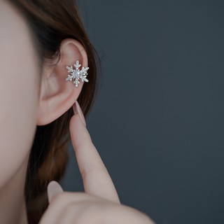Kẹp tai nữ bạc bông tuyết kim cương giả thiết kế sang trọng