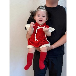 Áo liền quần Qipao Trung Quốc màu đỏ cho bé gái sơ sinh - Onesie tay xù mềm mại mượt có thắt nút chi tiết cho các dịp lễ hội (0-24M)