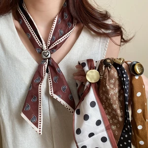 Khăn quàng cổ retro chấm bi, vải lụa mềm mại với tua rua, thiết kế sang trọng và thanh lịch
