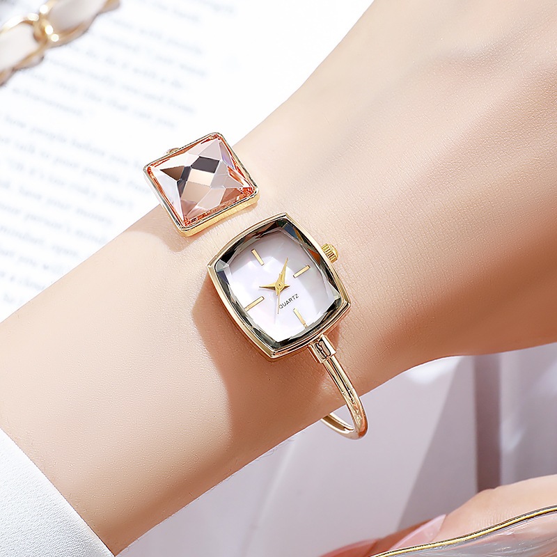 Đồng hồ nữ vuông đơn giản sang trọng cao cấp kim cương Vòng tay nữ Dây đeo đồng hồ thạch anh
