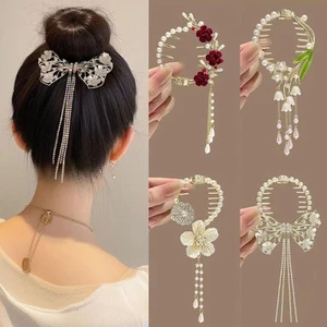 Kẹp tóc ngọc trai với tua rua, phù hợp cho bun và nhiều kiểu tóc khác
