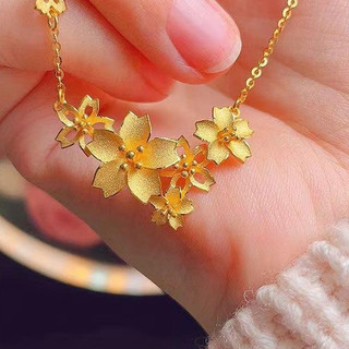 Vòng cổ hoa vàng nữ dành cho nữ