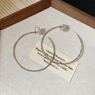 Bông tai vòng trơn đơn giản, sang trọng với kẹp tai không lỗ, tiện lợi và thời trang dành cho nữ