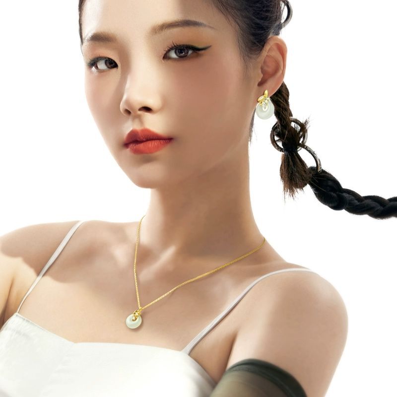 Vòng cổ mặt dây chuyền ngọc bích Hetian thanh lịch FANCIME dành cho nữ - Biểu tượng "Hòa bình mỗi năm", Quà tặng sinh nhật và ngày của mẹ đầy ý nghĩa