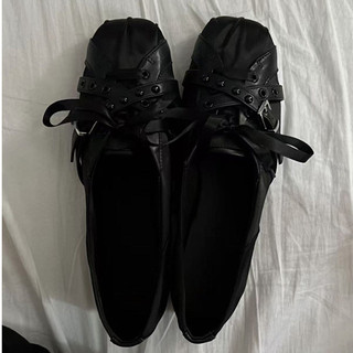 Giày ba lê dây đeo chéo Satin Rivet