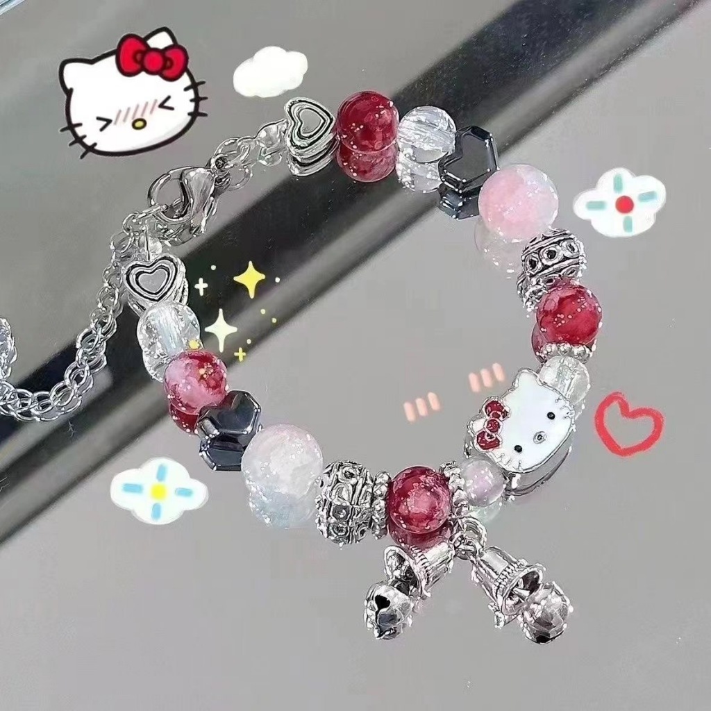 Vòng tay chuông mèo màu hồng đính cườm, xu hướng thời trang dopamine