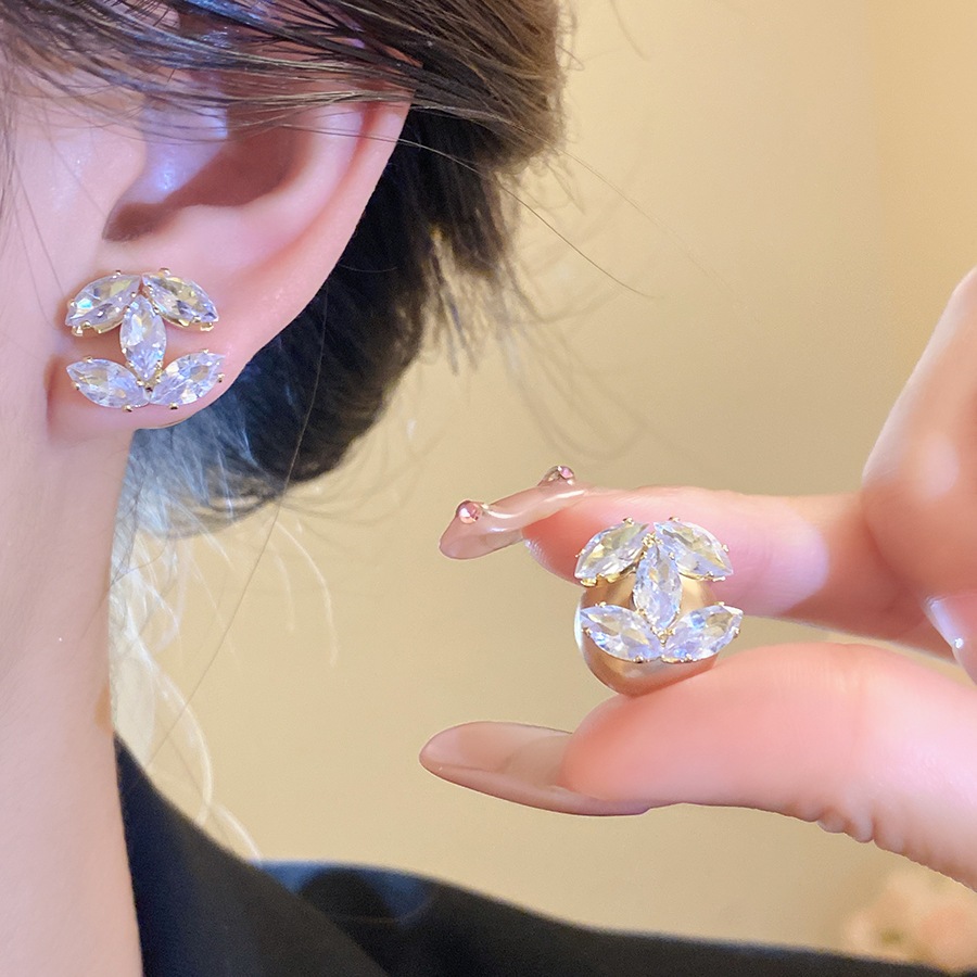 Bông tai ngọc trai và cubic zirconia màu vàng, phong cách sang trọng cho tiệc cưới và hàng ngày