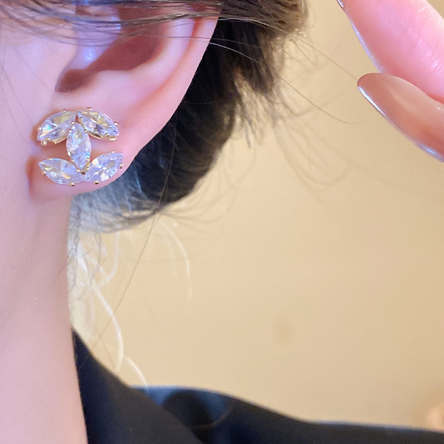 Bông tai ngọc trai và cubic zirconia màu vàng, phong cách sang trọng cho tiệc cưới và hàng ngày