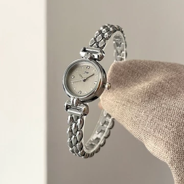 Đồng Hồ Nữ Đơn Giản Retro Vòng Tay Đồng Hồ Nhỏ Và Tinh Tế Đa Năng Dây Thép Nữ Thời Trang Đồng Hồ Thạch Anh Đồng Hồ Đeo Tay