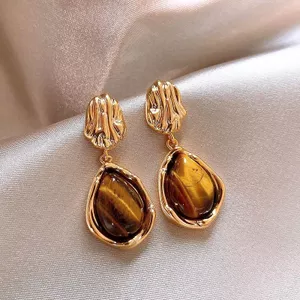 Bông tai nữ cổ điển với phong cách mới của Pháp