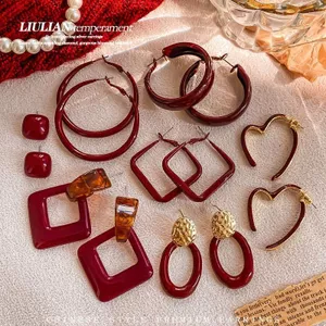 Bông Tai Màu Đỏ Tía Cổ Điển Phong Cách Hồng Kông Cho Nữ