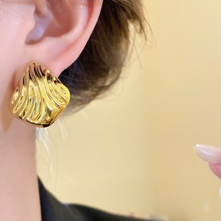Bộ 6 chiếc bông tai trendy với màu vàng bạc không đều và họa tiết sóng tuyên bố, phù hợp thời trang hàng ngày