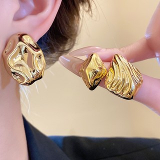 Bộ 6 chiếc bông tai trendy với màu vàng bạc không đều và họa tiết sóng tuyên bố, phù hợp thời trang hàng ngày