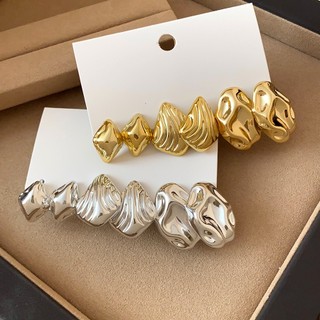 Bộ 6 chiếc bông tai trendy với màu vàng bạc không đều và họa tiết sóng tuyên bố, phù hợp thời trang hàng ngày