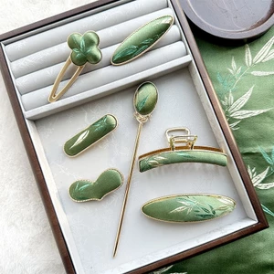 Kẹp tóc mỏ vịt handmade thêu lá tre, phong cách retro và phù hợp cho mùa xuân
