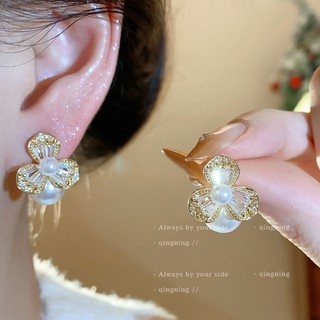 Bộ khuyên tai zircon và ngọc trai nhân tạo phong cách Pháp, thiết kế hoa văn tinh tế, sang trọng