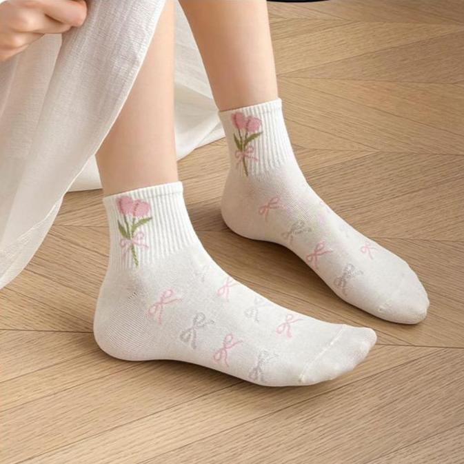 Tất nữ giữa ống dễ thương ngọt ngào, phù hợp nhiều dịp