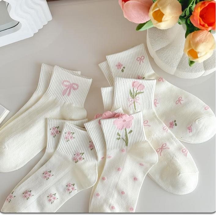 Tất nữ giữa ống dễ thương ngọt ngào, phù hợp nhiều dịp