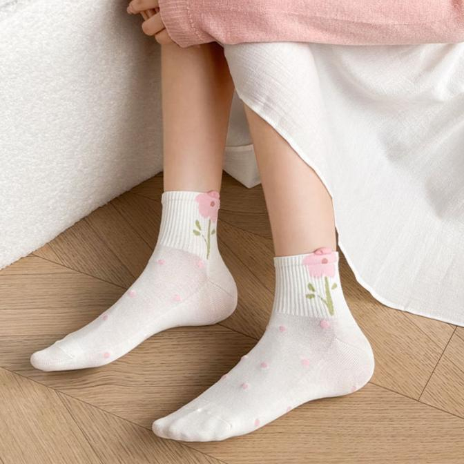 Tất nữ giữa ống dễ thương ngọt ngào, phù hợp nhiều dịp