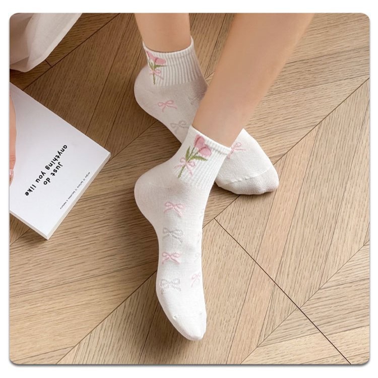 Tất nữ giữa ống dễ thương ngọt ngào, phù hợp nhiều dịp
