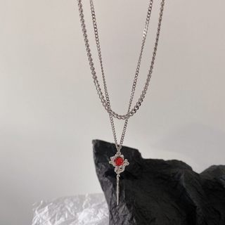 Vòng cổ hoa hồng ánh sáng sang trọng màu đen tối, thiết kế ngọt mát