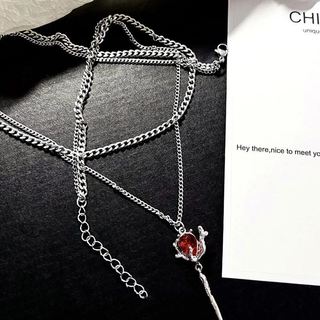 Vòng cổ hoa hồng ánh sáng sang trọng màu đen tối, thiết kế ngọt mát