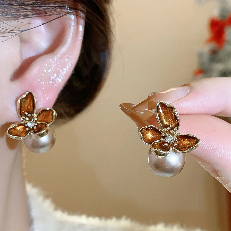 Bông tai hoa đỏ với ngọc trai và đá quý - Thanh lịch cho mọi dịp