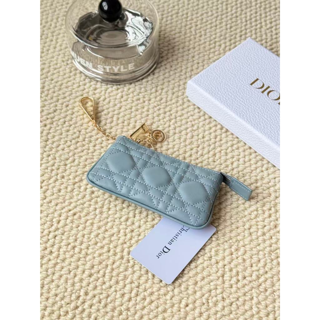Chuẩn bị gửi hàng du lịch, hành lý, phụ kiện du lịch, túi đựng đồ du lịch S0972