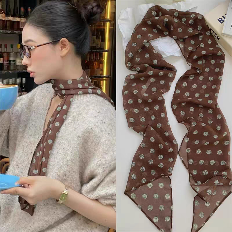 Khăn choàng nữ có chấm bi mỏng nhẹ, thời trang phù hợp mặc ngoài trời
