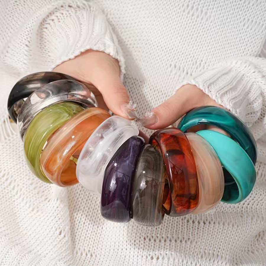 Vòng tay mở viền rộng đa sắc - Chất liệu Acrylic cao cấp, thiết kế màu sắc bắt mắt theo xu hướng Dopamine, phụ kiện nữ thanh lịch & sang trọng