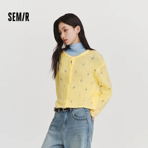 Áo len dệt kim nữ Semir màu đỏ, cổ tròn, dáng rộng, thiết kế cut-out phù hợp mùa xuân.