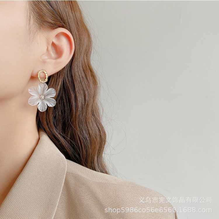 Phong Cách mới 2026 - Trang sức retro nữ, bông tai nhẹ sang trọng với thiết kế độc đáo