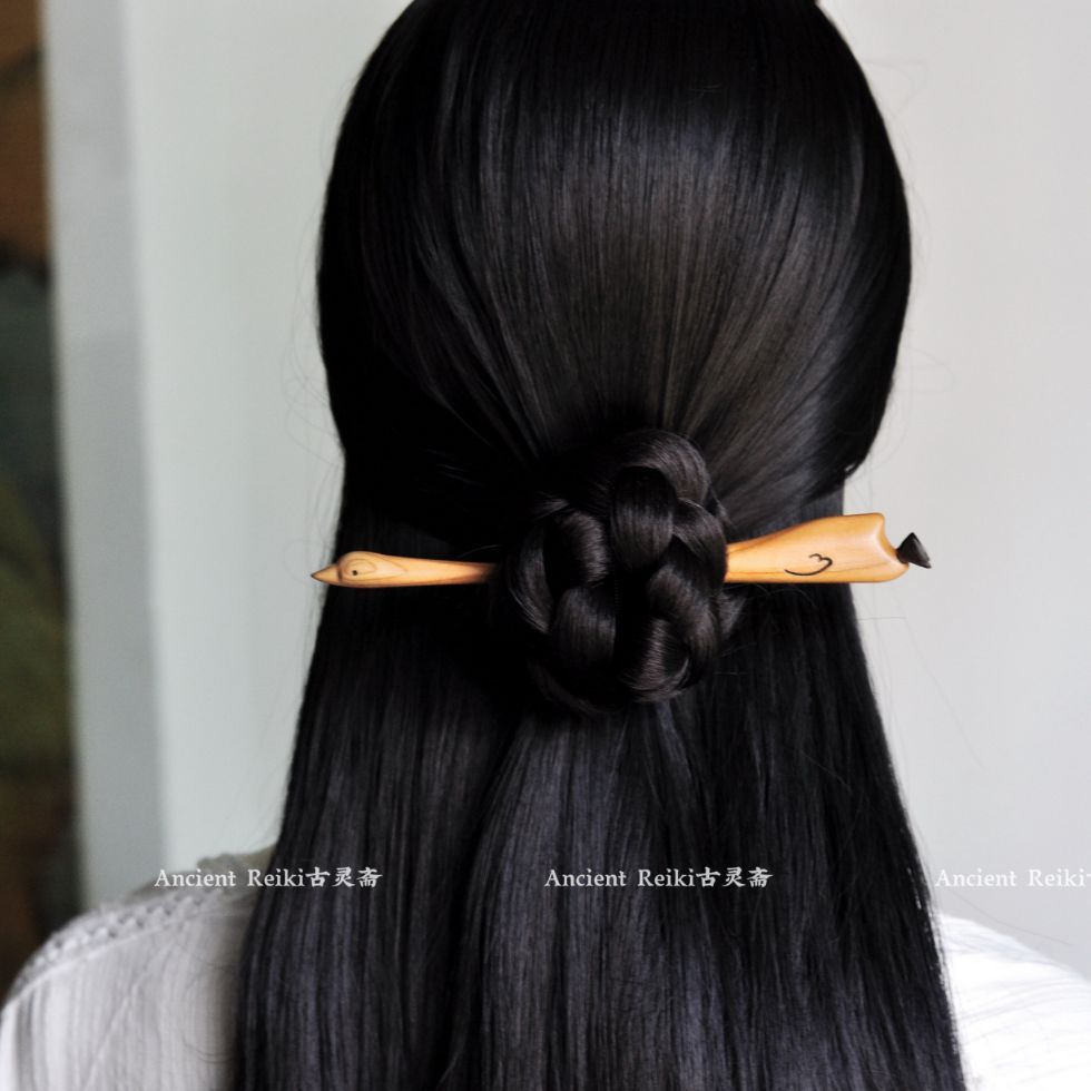 Kẹp Tóc Gỗ Đàn Hương Hình Ngỗng Lớn - Thiết Kế Cổ Điển Cuộn Dây Độc Đáo