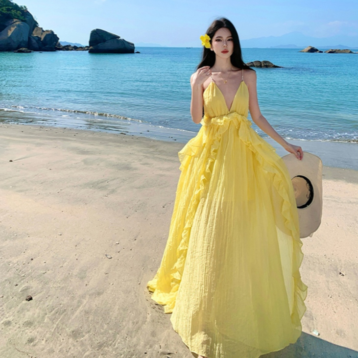Kỳ nghỉ bohemian với váy dài màu vàng voan cổ chữ V không tay, dáng chữ A