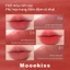 Son bóng mờ Mooekiss chống nhòe và có kết cấu mịn màng mượt mà làm sáng màu môi và tạo ra lớp phủ mờ tự nhiên