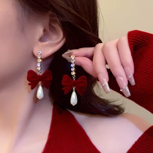 Bông tai thời trang mới nhất phong cách Niche, sang trọng và nhẹ nhàng