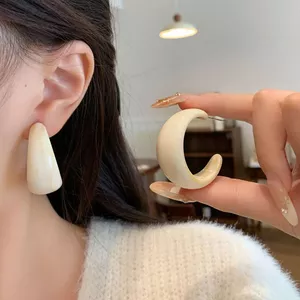 Trang sức nữ 2026 - Bộ bông tai nhẹ nhàng, sang trọng