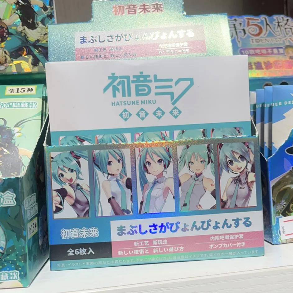 Bộ huy hiệu hộp mù Hatsune Miku – Huy hiệu & Thẻ Pin 75MM | Quà tặng quạt Anime | 6 gói mỗi hộp | 18 mẫu | Chân & Thẻ sưu tập