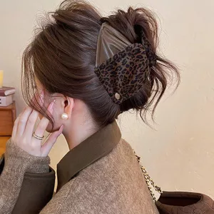 Phong Cách Mới - Kẹp Tóc Retro Lớn Tam Giắc with Da Báo và Hình Cá Mập