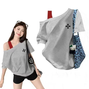 Áo thun nữ màu trắng dáng rộng style Hàn Quốc