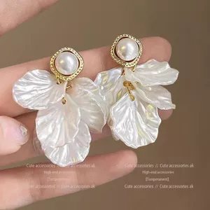 Bông tai nữ phong cách retro độc đáo, sang trọng