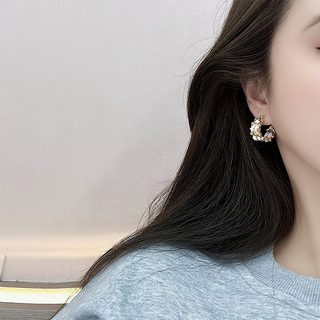 Bông tai kim loại phong cách Hồng Kông cổ điển Bông tai thiết kế thích hợp