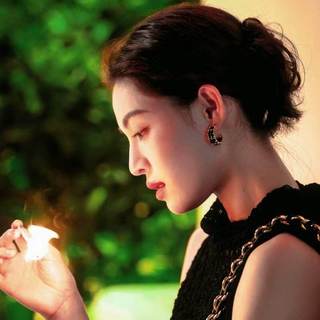 Bông tai kim loại phong cách Hồng Kông cổ điển Bông tai thiết kế thích hợp