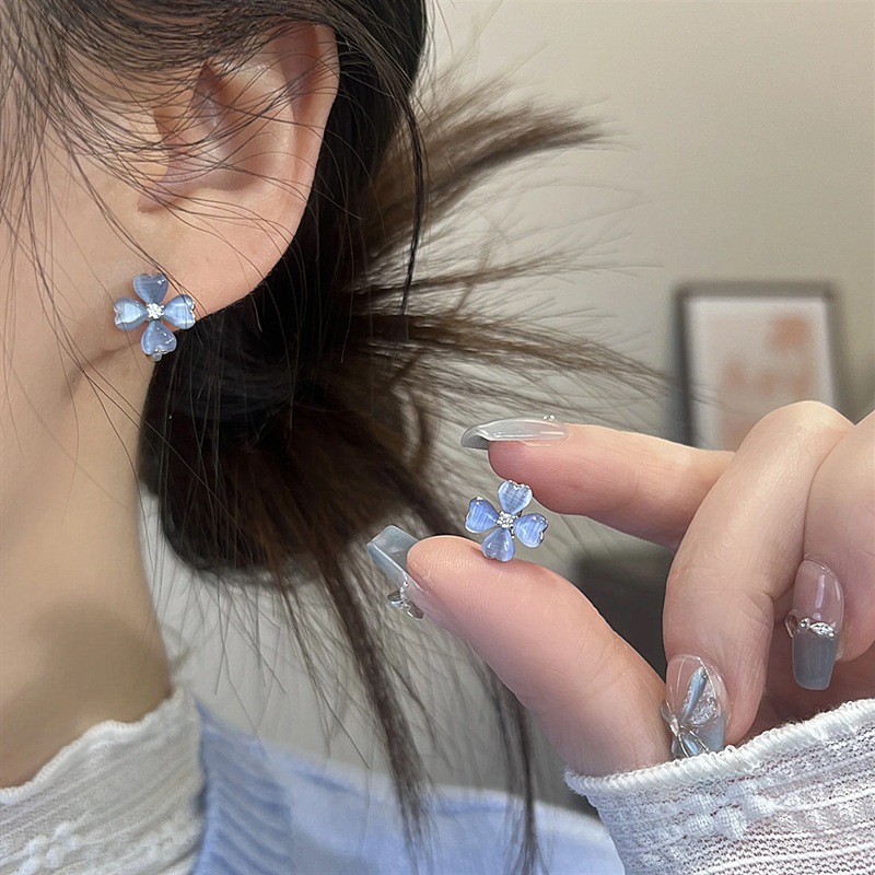 Bông Tai Hoa Bốn Lá - Thiết Kế Sang Trọng, Nhẹ Nhàng Cho Thời Trang Của Bạn