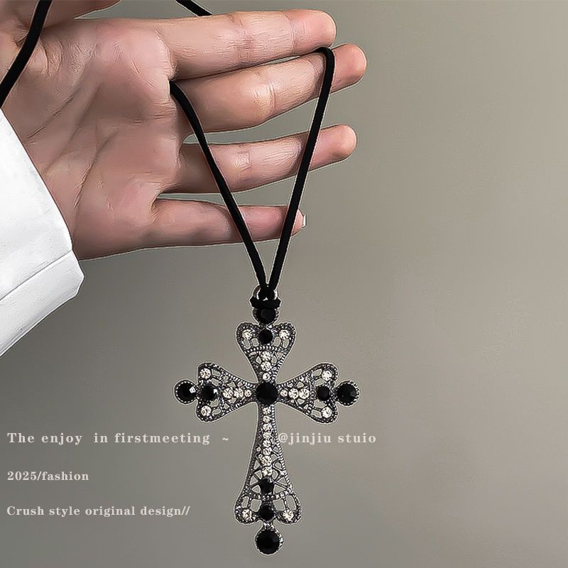 Vòng cổ nữ retro phong cách gothic với thiết kế xếp chồng chữ thập ngọt ngào mát, phù hợp cho cô gái năng động