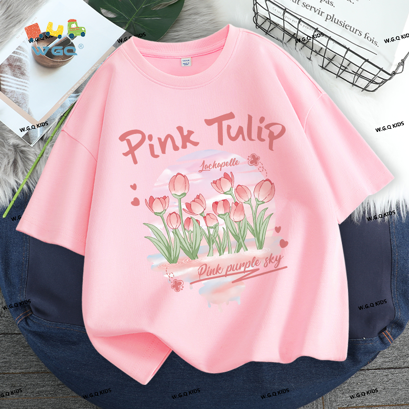 W.G.Q Áo thun bé gái，mùa hè phong cách mới thời trang phù hợp，vải mềm mại thoải mái，thấm mồ hôi thoáng khí có in hoa