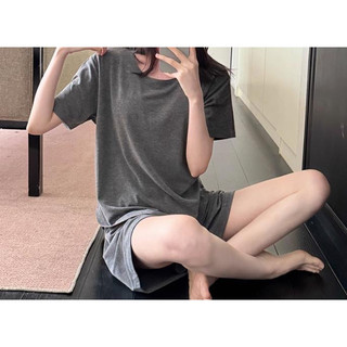 Bộ đồ ngủ hai mảnh màu tím mềm mại, phù hợp nữ mùa hè