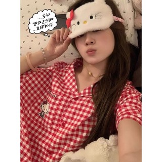 Bộ đồ ngủ Hello Kitty họa tiết caro dễ thương, phù hợp mặc ở nhà