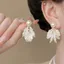 Bông tai vỏ giả kiểu Pháp tinh tế Bông tai tua rua cánh hoa trắng
